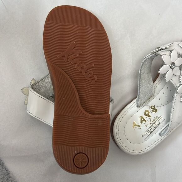 Taps by Kinder White floral embellished thong sandals NWOT size 10 - Picture 7 of 8
